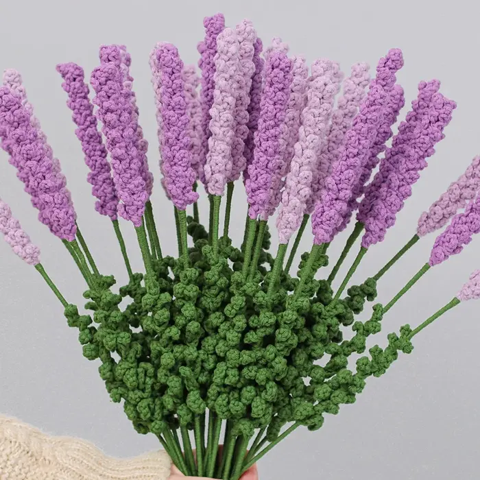 Arrangement de fleurs tissé à la la lavande