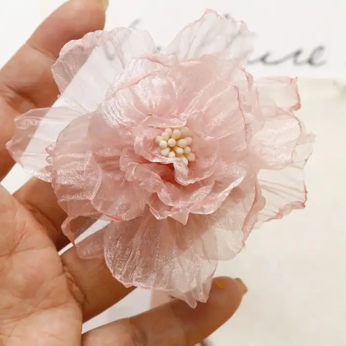 Fleur en tissu faite à la main