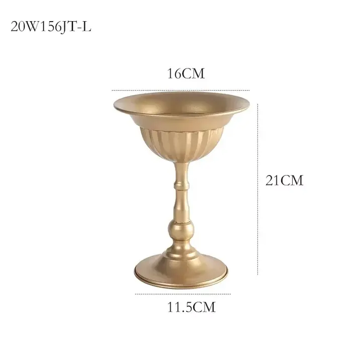 Vase décoratif en fer doré