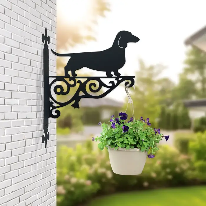 DDPNKL Un support élégant en forme de silhouette de teckel. Suspendez des plantes ou des décorations avec un charme