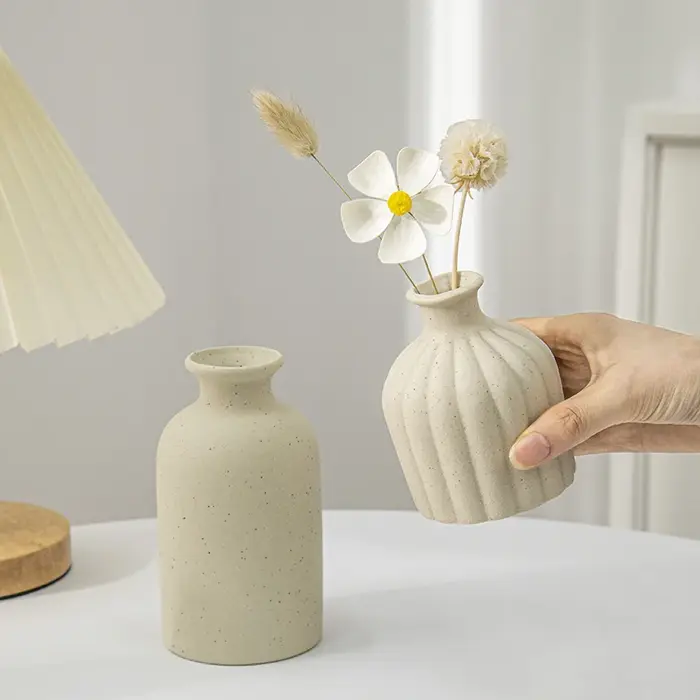 Vase à fleurs en céramique rétro
