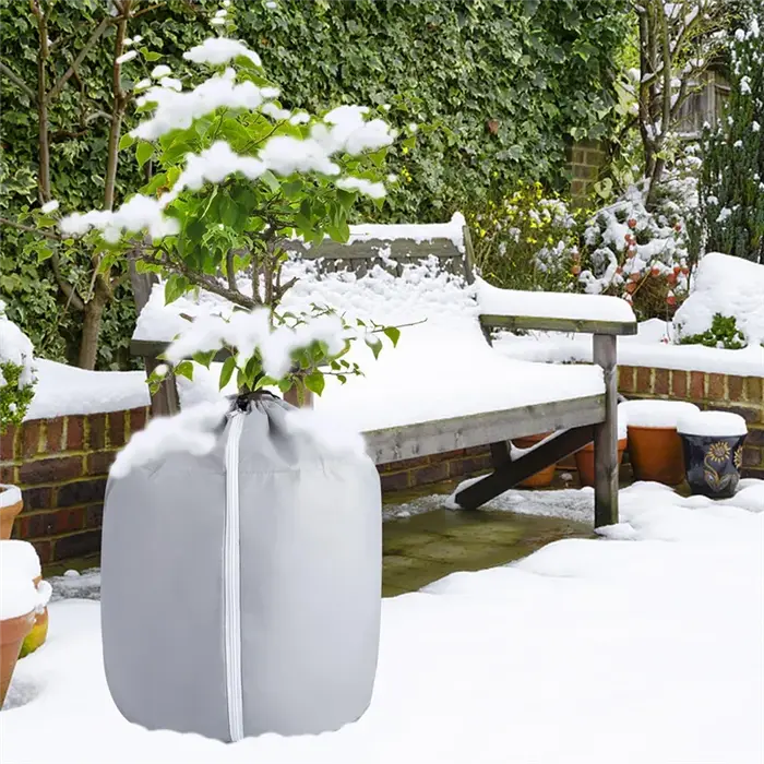 Protège-plantes Hiver : Housse Chaude pour Tronc d'Arbre