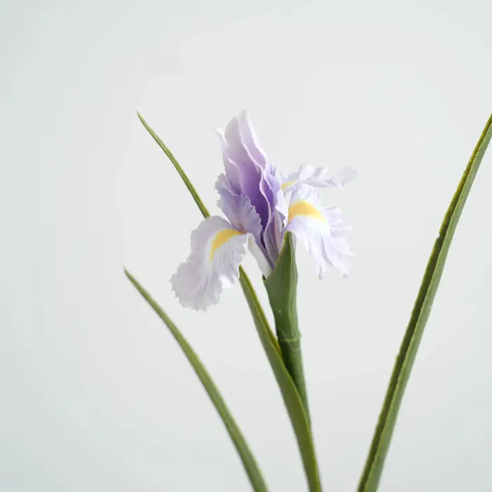 Arrangement de fleurs en tissu de fleurs d'iris artificielles