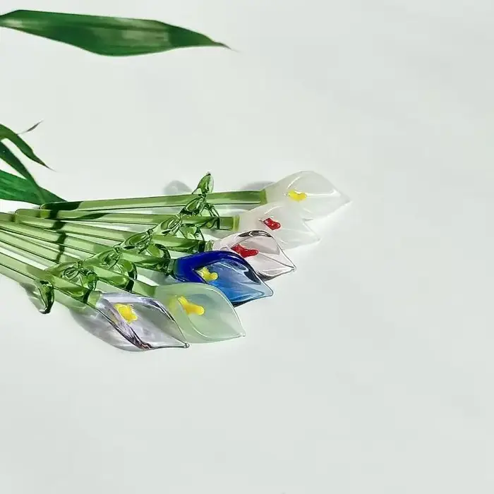 Callalily en verre artisanal avec tige