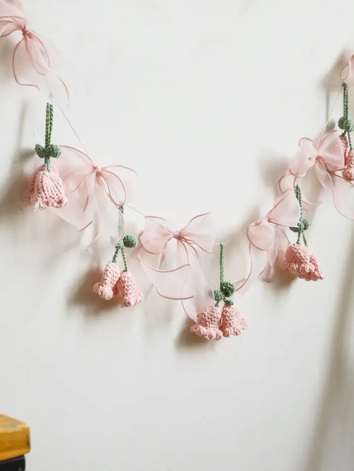 Guirlande de fleurs au crochet faite à la main