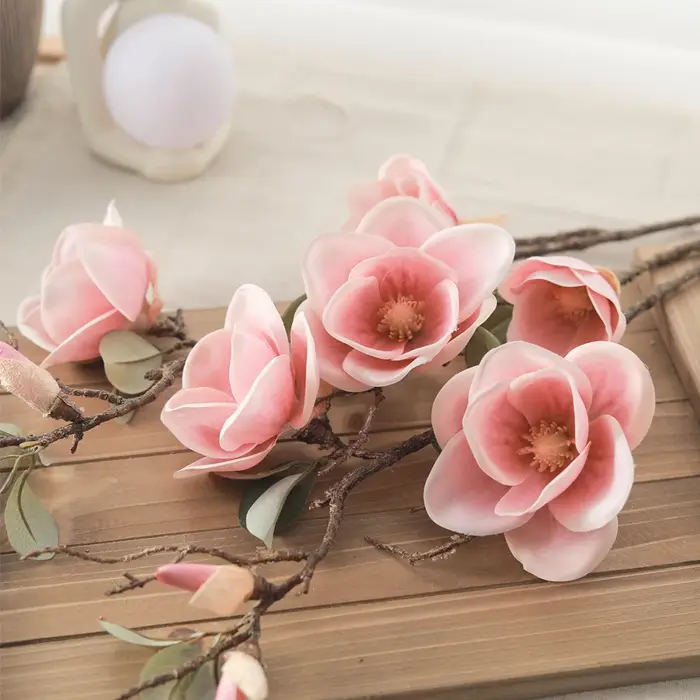 Fleurs artificielles de magnolia avec de longues branches