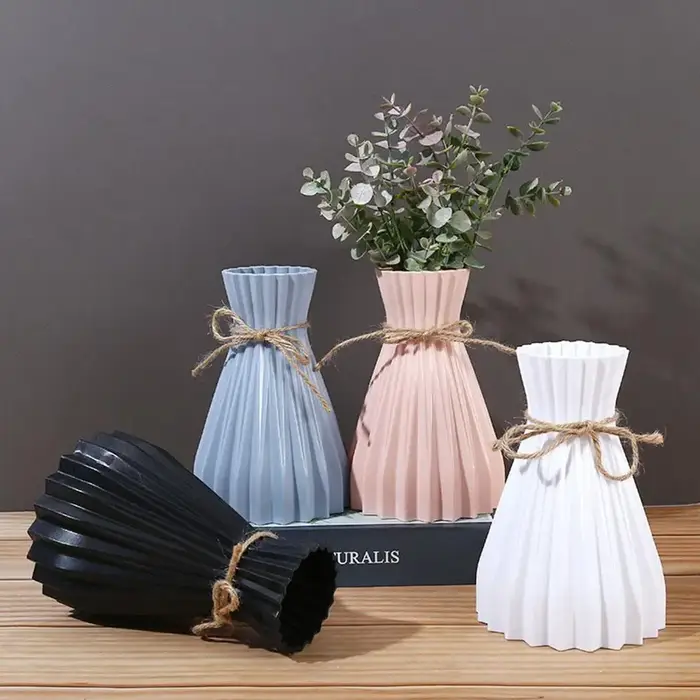 Vase à fleurs en plastique