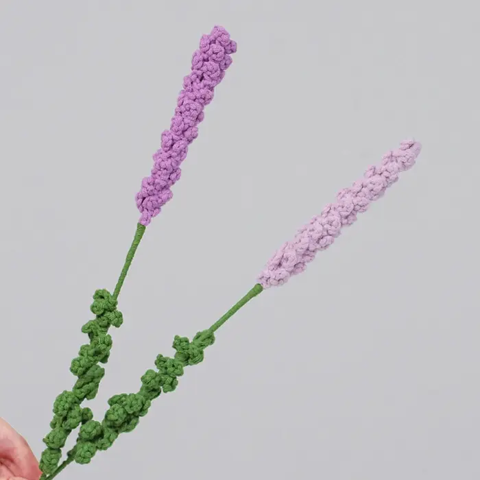 Arrangement de fleurs tissé à la la lavande