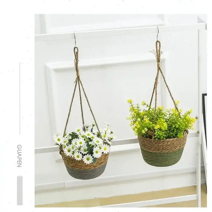 Panier suspendu en paille