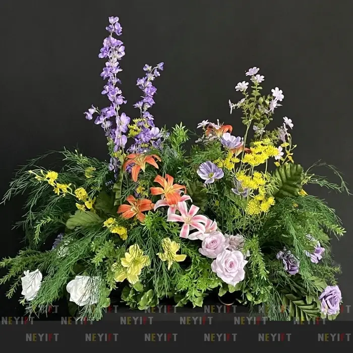 Arrangement floral de sol en feuilles de plantes vertes