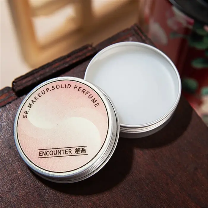 Parfum solide longue durée pour âmes romantiques