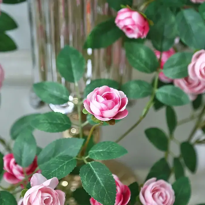 Guirxiété de plantes vertes artificielles en rotin rose