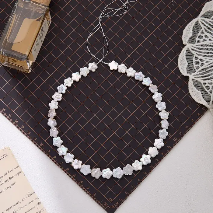 Perles d'eau douce naturelles en fleur de prunier baroque