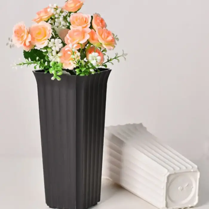 Vase à fleurs noir et blanc simple