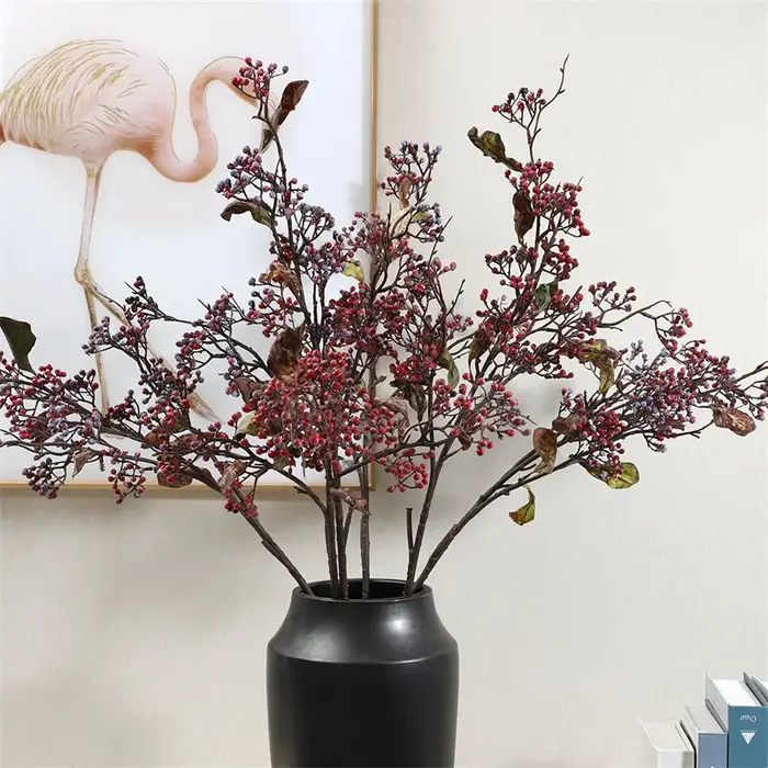 Baies rouges artificielles pour la décoration de la maison