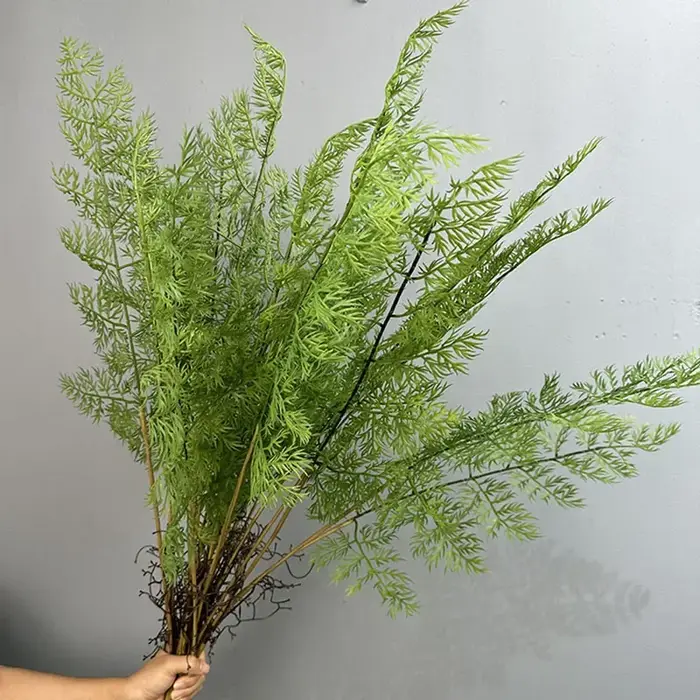 Plantes vertes artificielles en plastique