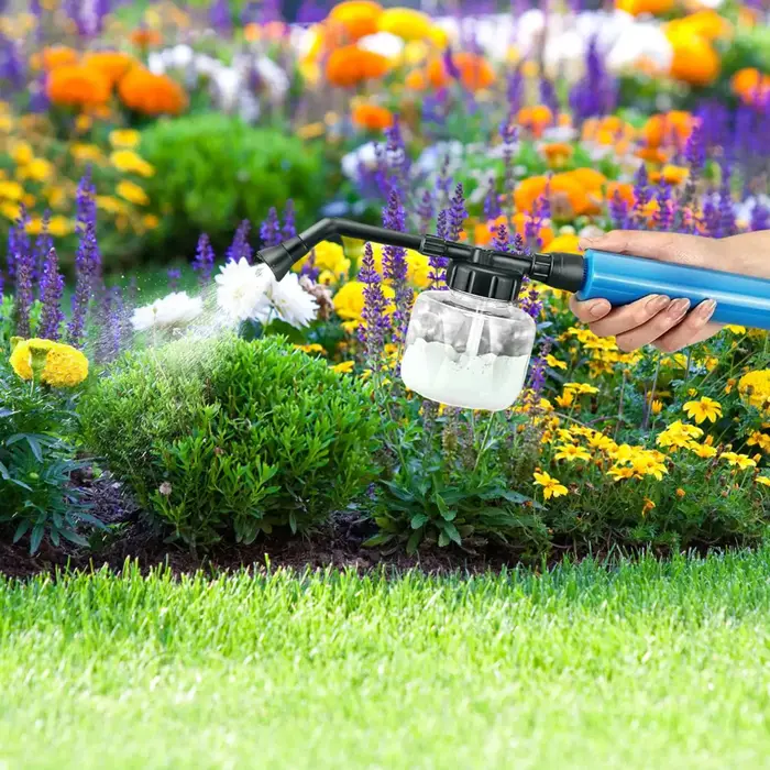 Distributeur applicateur de poudre de jardin