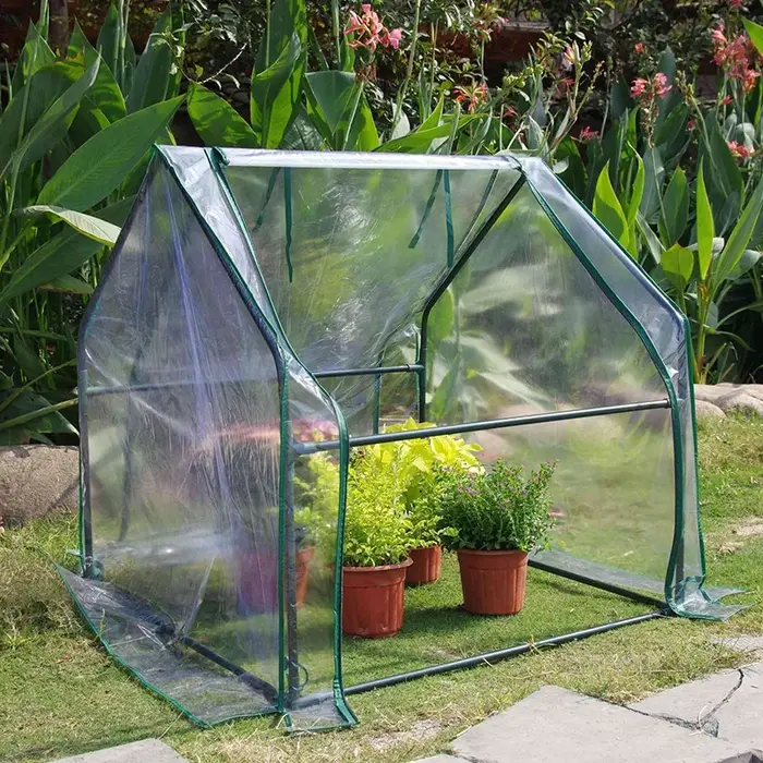 Couverture chaude pour plantes d'hiver