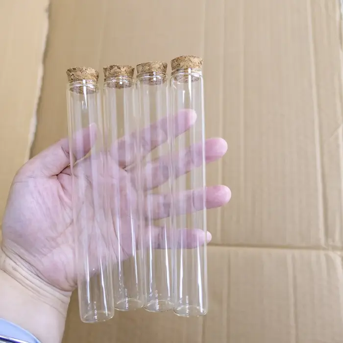 Bouteilles en verre avec bouchon