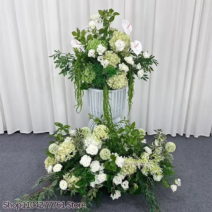 Décor de mariage, rangée de fleurs
