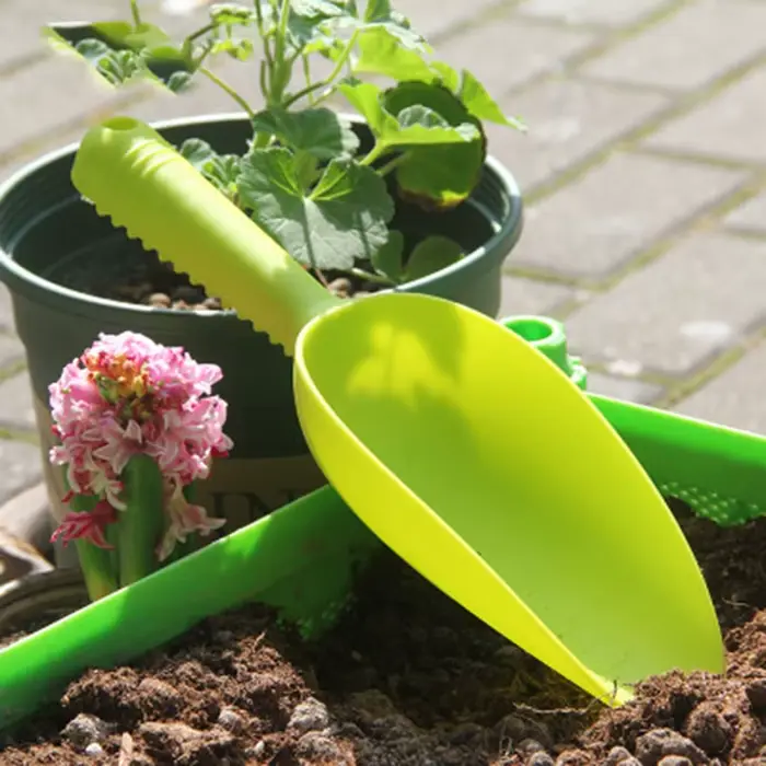 Spatule de jardinage pour ameublir la terre