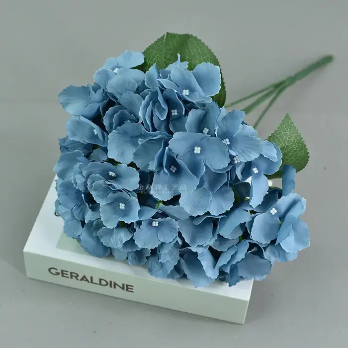 Un bouquet d'hortensia artificiel fleur 5 fourchettes 135 pétales soie Hortensia