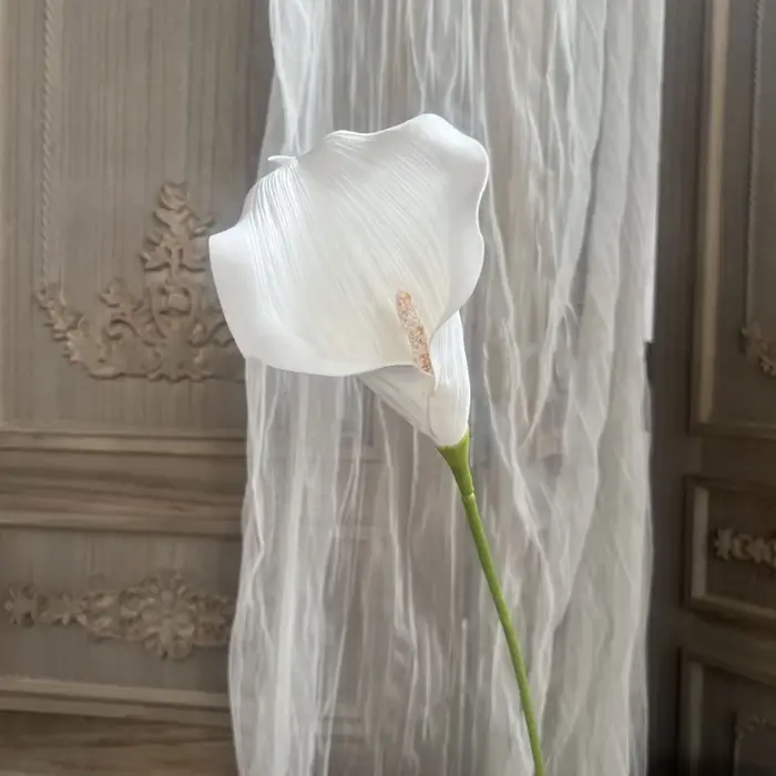 Fleur artificielle de lys calla