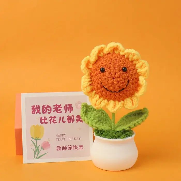 Jolies jardinières tournesol tricotées à la main