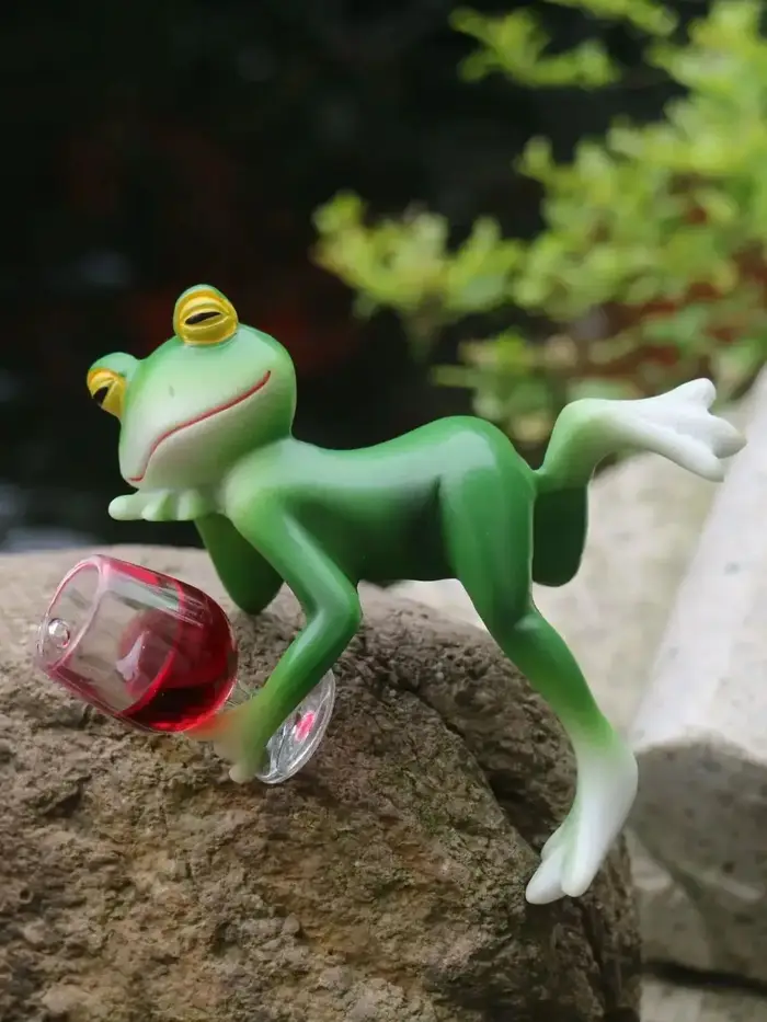 1 morceau d'intérêtus tentures de grenouille verte et de verre à vin