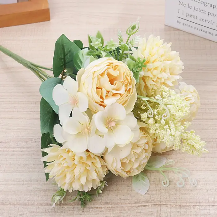Fleurs artificielles pour la décoration de festivals