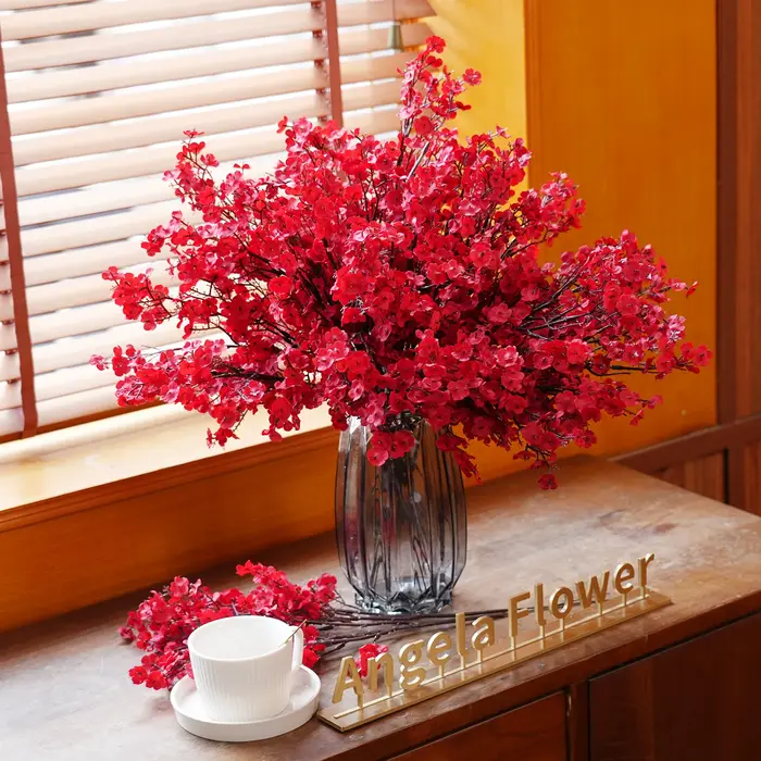 Branche de fleur de souffle de bébé rouge romantique
