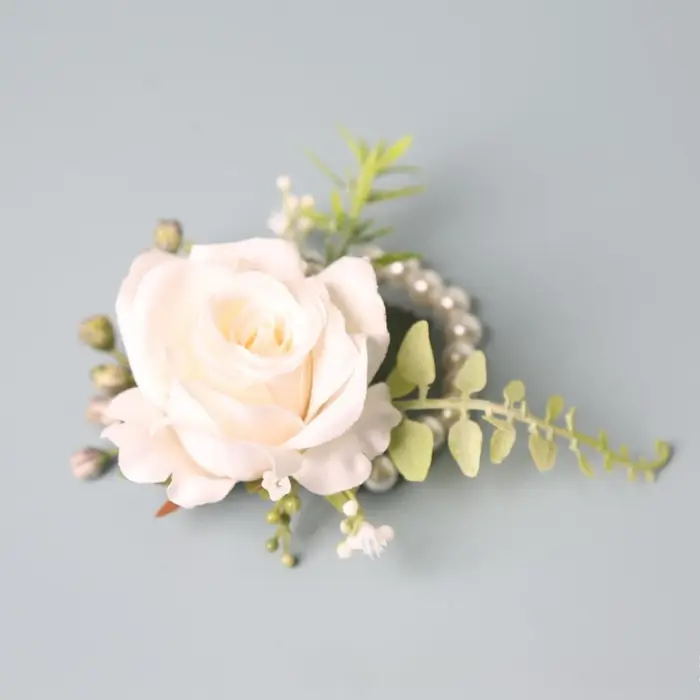 Élégantes fleurs artificielles pour boutonnière de marié et corsage de poignet pour costume de mariage