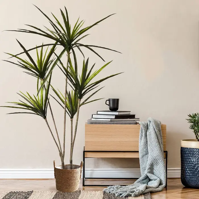 Grandes plantes de Dracaena artificielles tropicales en pot