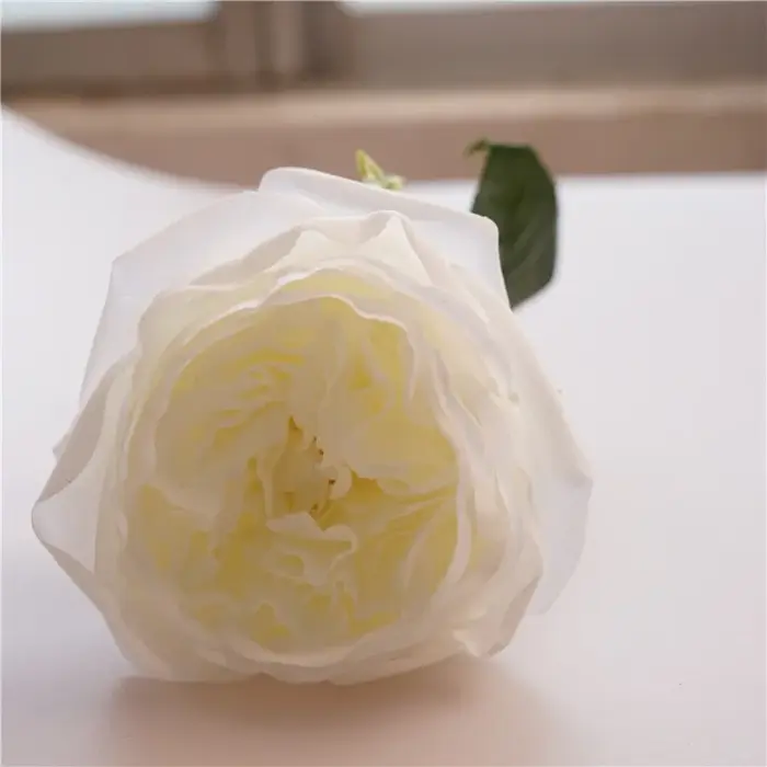 Simulation de fleurs de rose au toucher réel, plante de branche de rose, cadeau de la fête des Léons