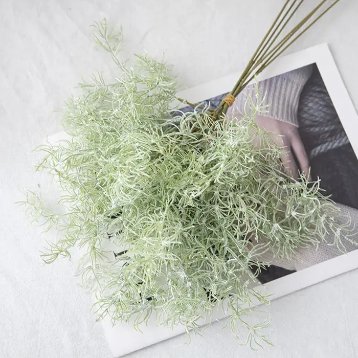Plantes artificielles au romarin