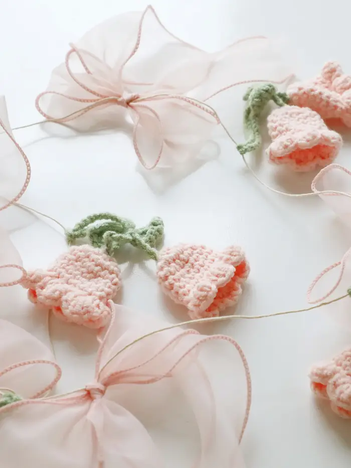 Guirlande de fleurs au crochet faite à la main