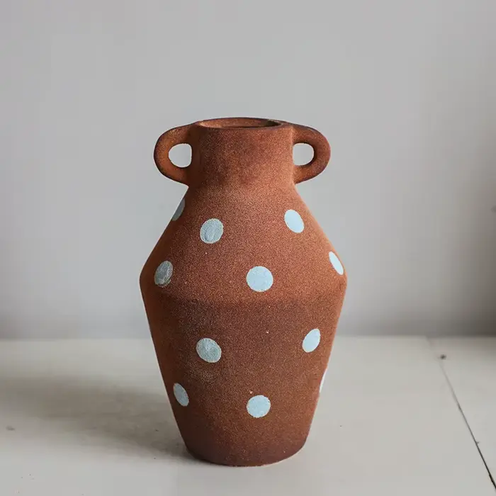 Vase en céramique à carreaux