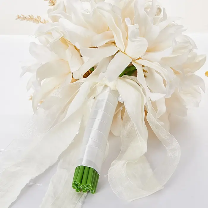 Bouquet artificiel de dahlias pour la mariée