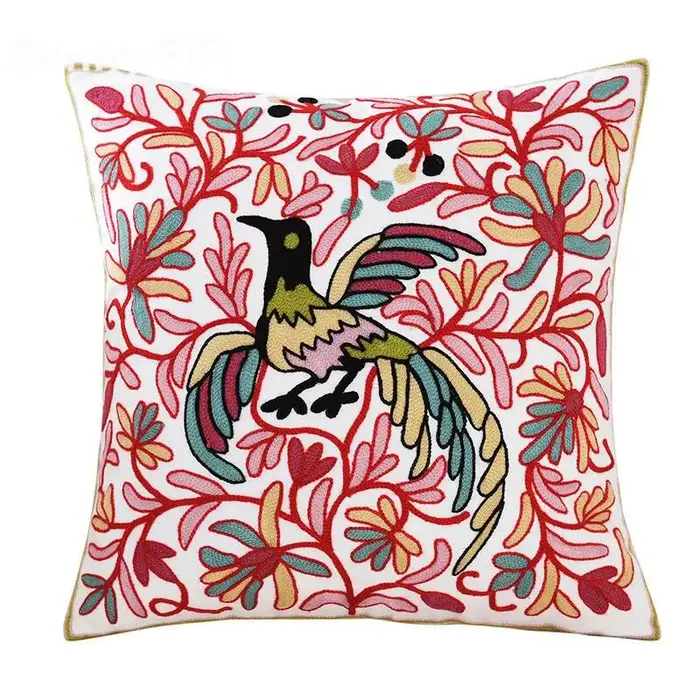 Housse de coussin brodée à motif floral