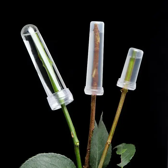 Tubes à fleurs en plastique