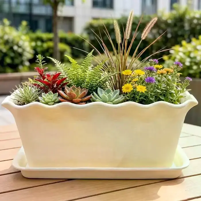 Jardinière rectangulaire à bords ondulés avec soucoupe