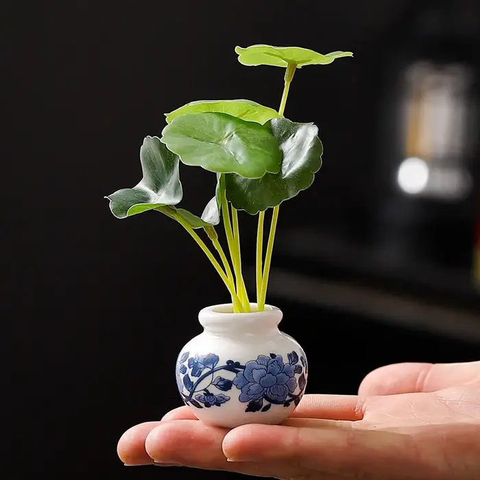 Mini Vase à fleurs en porcelaine Bodied fine bleue et blanche