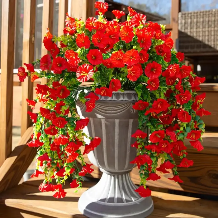Fleurs artificielles suspendues