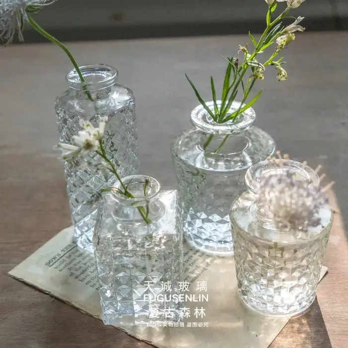 Vase en verre rétro français en relief