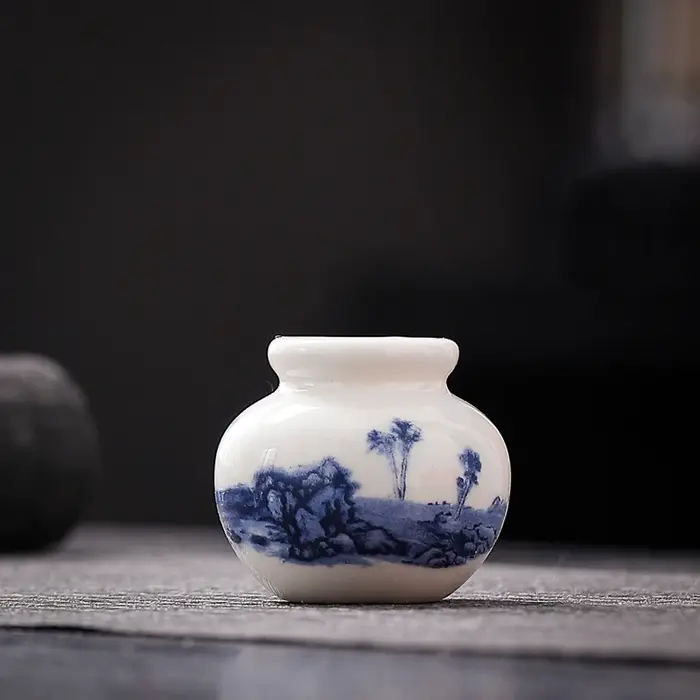 Mini Vase à fleurs en porcelaine Bodied fine bleue et blanche