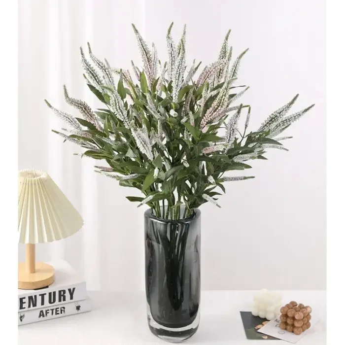 Plantes de sauge artificielles en plastique