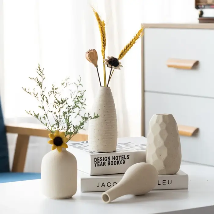 Vase à fleurs en céramique rétro