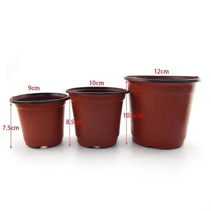 Pot de fleurs en plastique