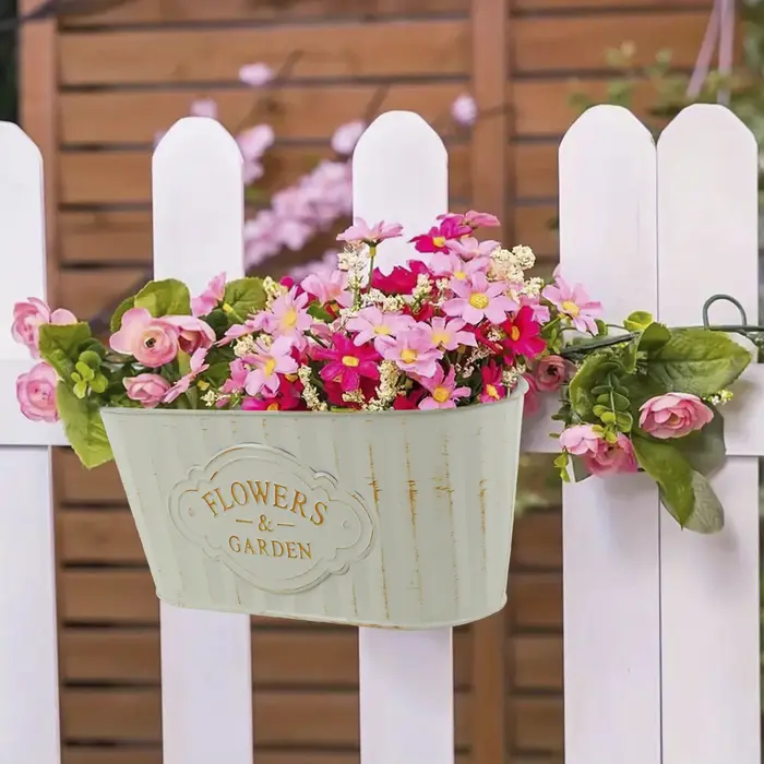 Pot de fleurs en fer avec poignées