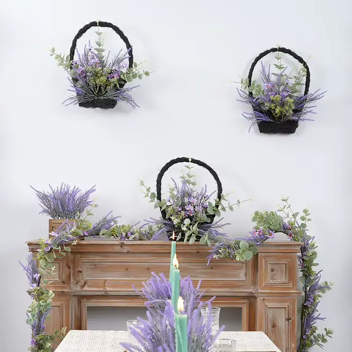 Plante en pot violette
